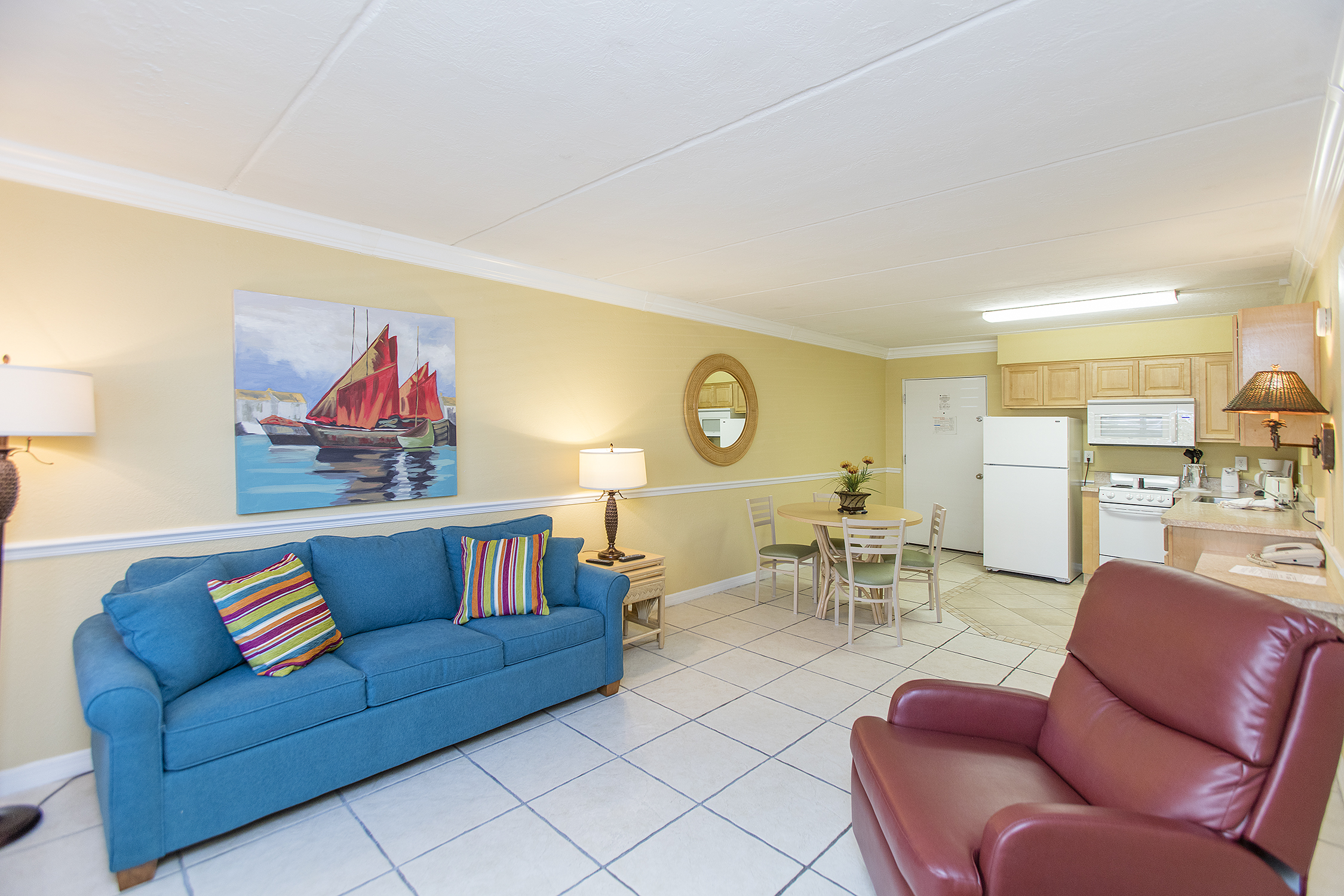 LIVING/DINING AREA