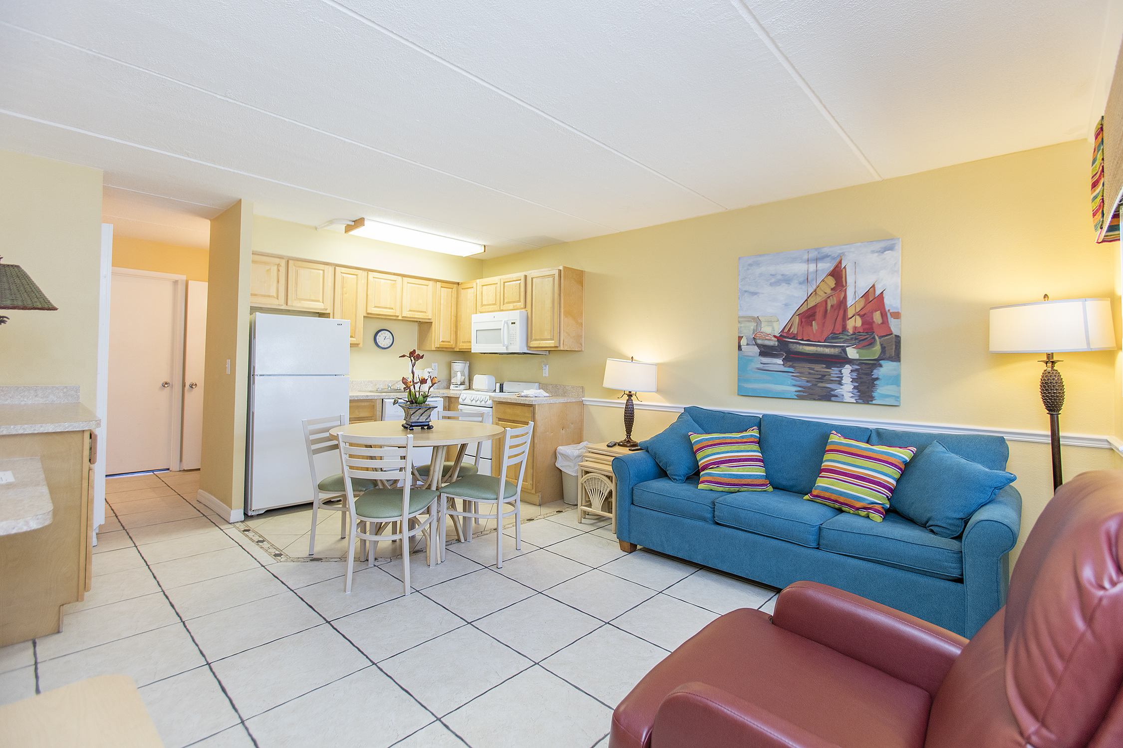 LIVING/DINING AREA
